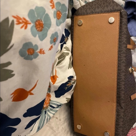 AUTHENTIC 💯% Michael Kors Large Tote - Picture 8 of 12